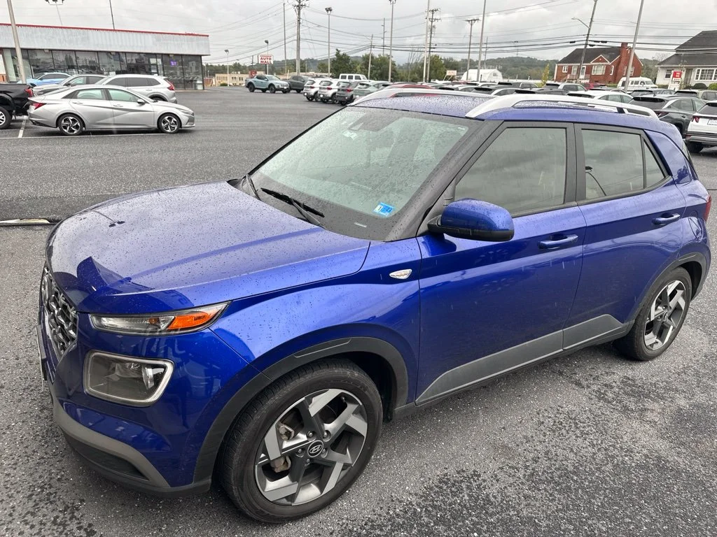 Used 2022 Blue Hyundai Limited image 3