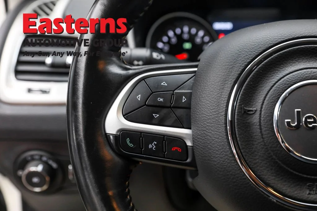 Used 2019 White Jeep Latitude image 15
