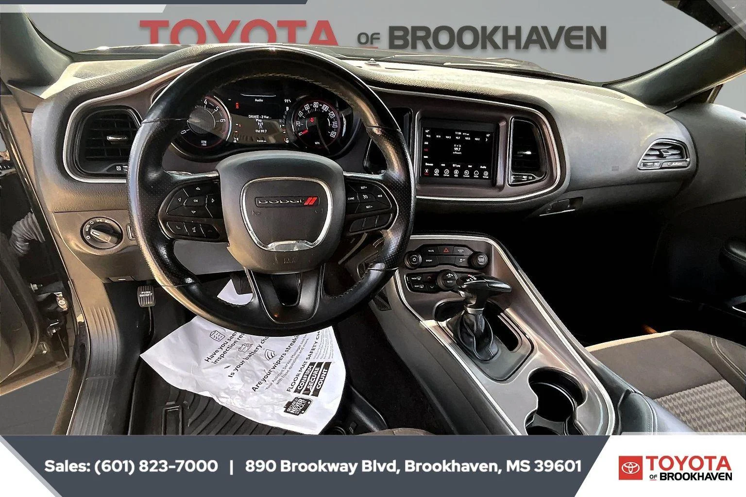 Used 2022 Pitch Black Clearcoat Dodge SXT image 5