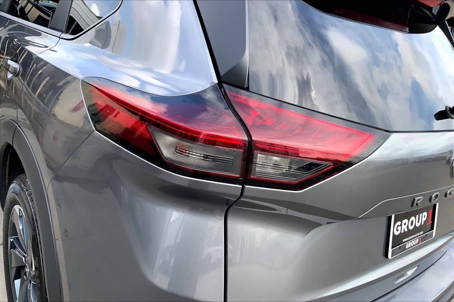 Used 2025 Gun Metallic Nissan SV image 28