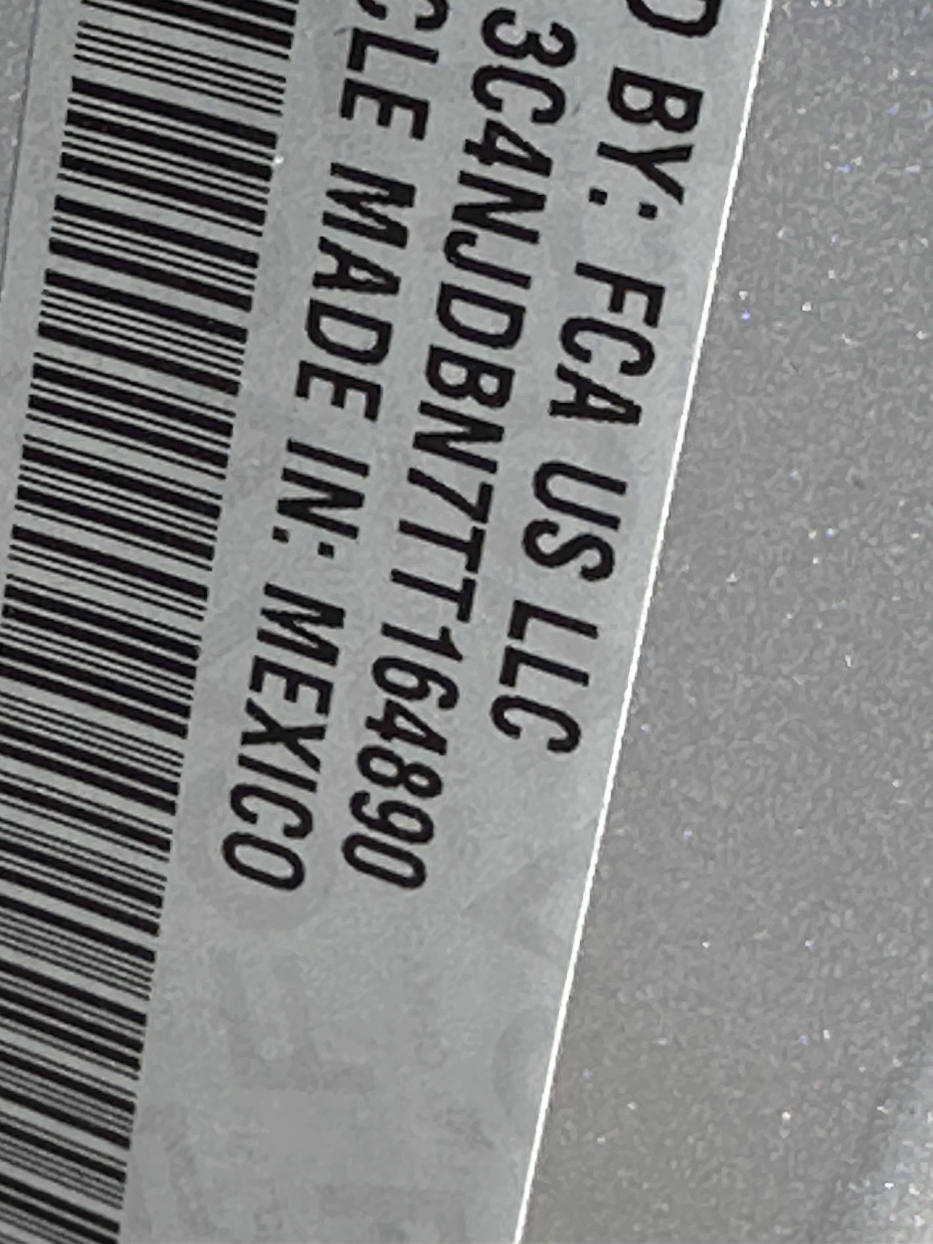 New 2026 Silver Zynith Metallic Clear-Coat Exterior Paint Jeep Latitude Altitude image 19