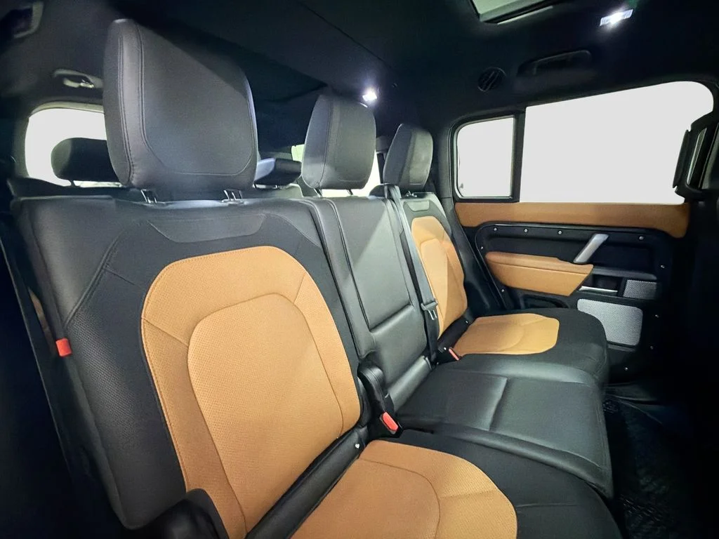 Certified Used 2024  Land Rover X-Dynamic SE image 29