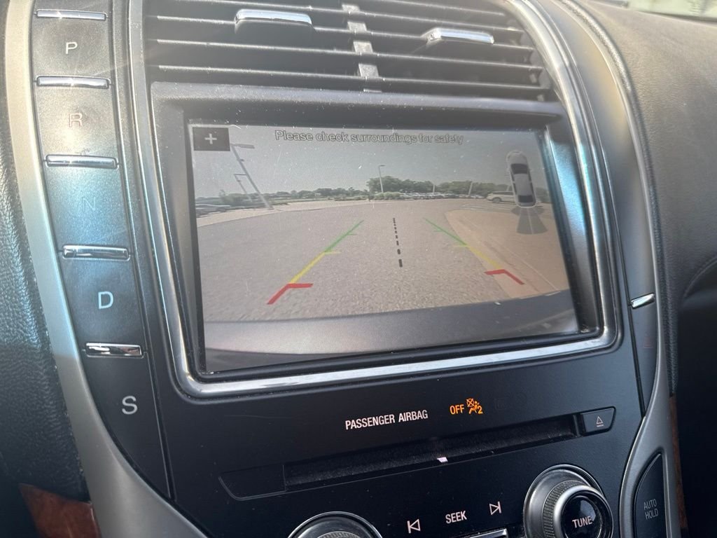 Used 2018 Gray Lincoln Select image 13