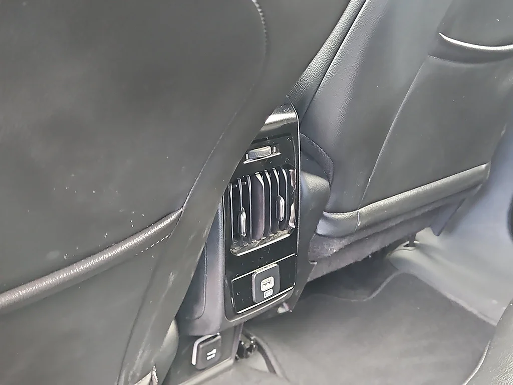 Used 2023 Diamond Black Crystal Pearl Coat Jeep Limited image 12