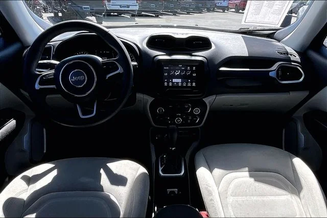 Used 2018 Gray Jeep Latitude image 15