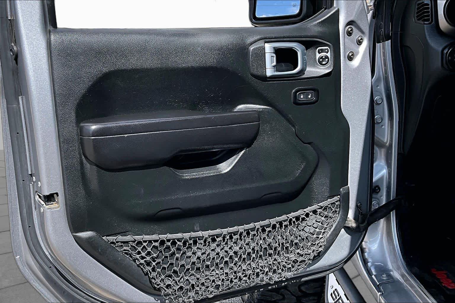 Used 2020 Billet Silver Metallic Clearcoat Jeep Sport S image 20