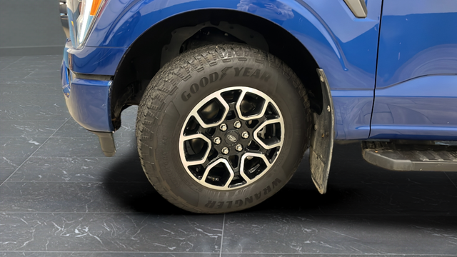 Used 2023 Atlas Blue Metallic Ford XLT image 34