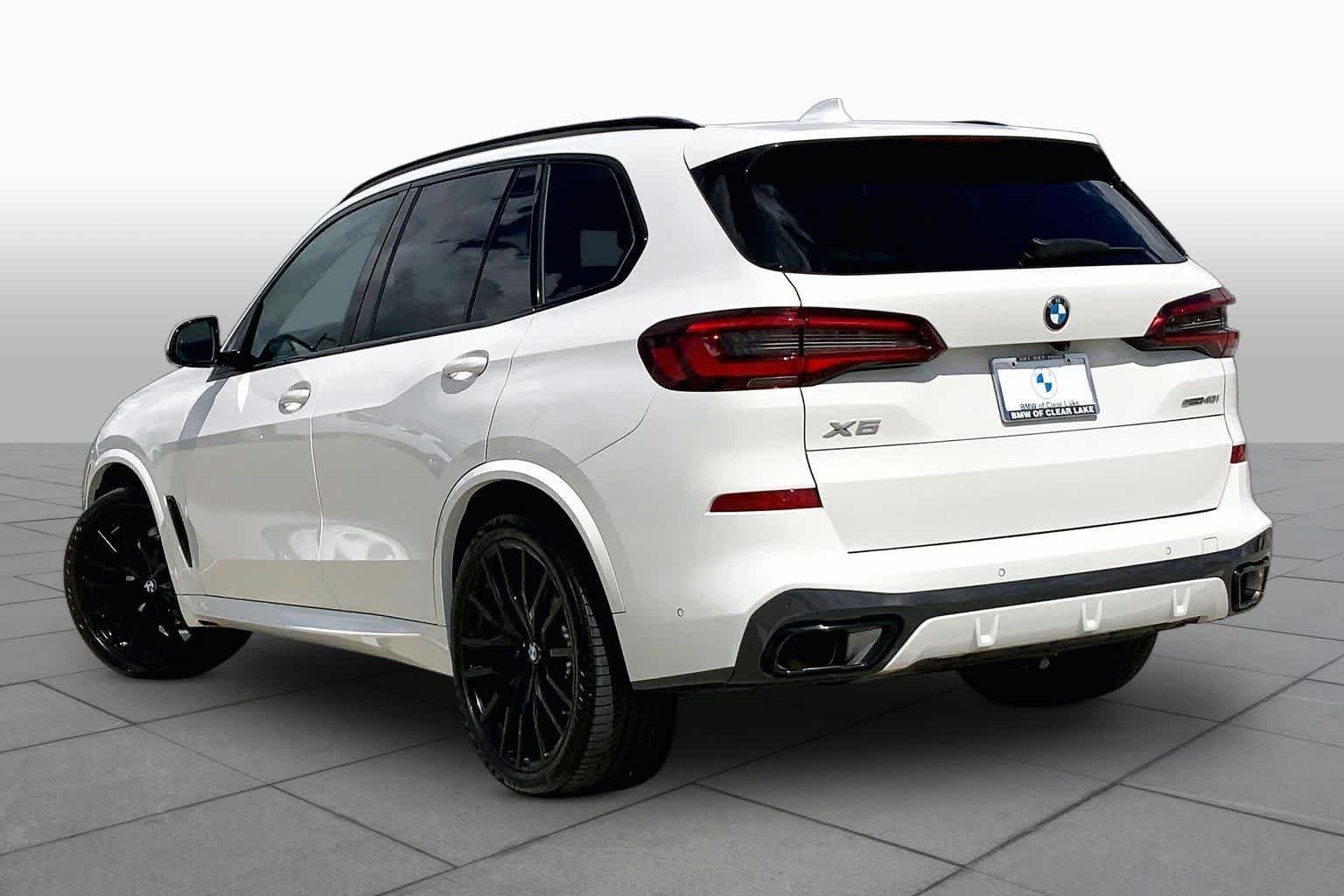 Used 2023 Alpine White BMW sDrive40i image 11