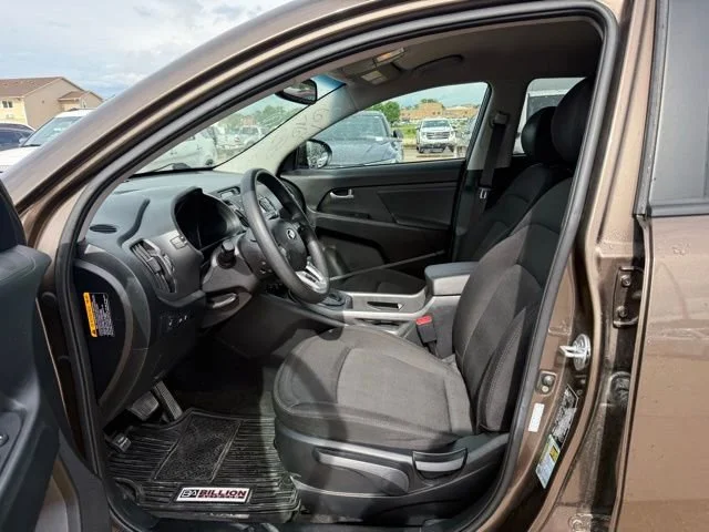 Used 2013 Brown Kia LX image 9