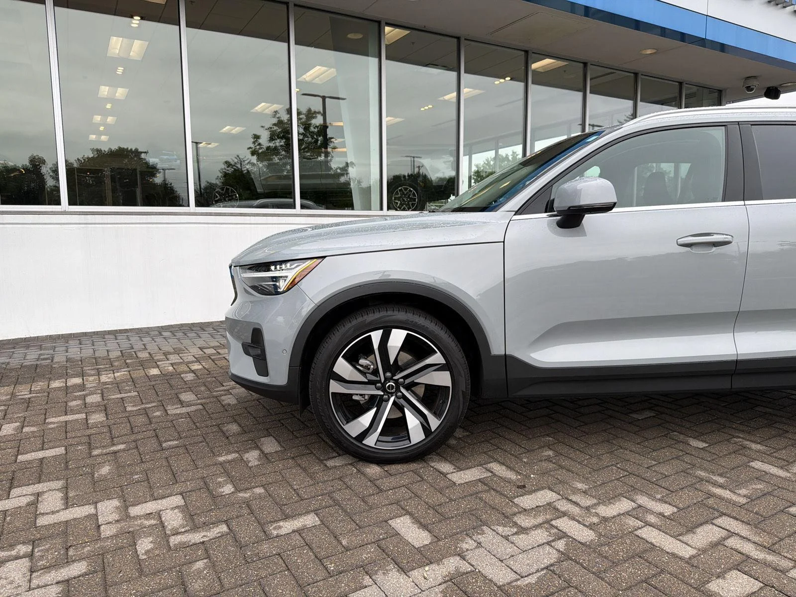 Used 2024 Vapor Grey Metallic Volvo Ultimate Bright Theme image 9