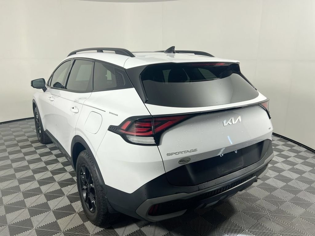 Used 2023 White Kia X-Pro Prestige image 7
