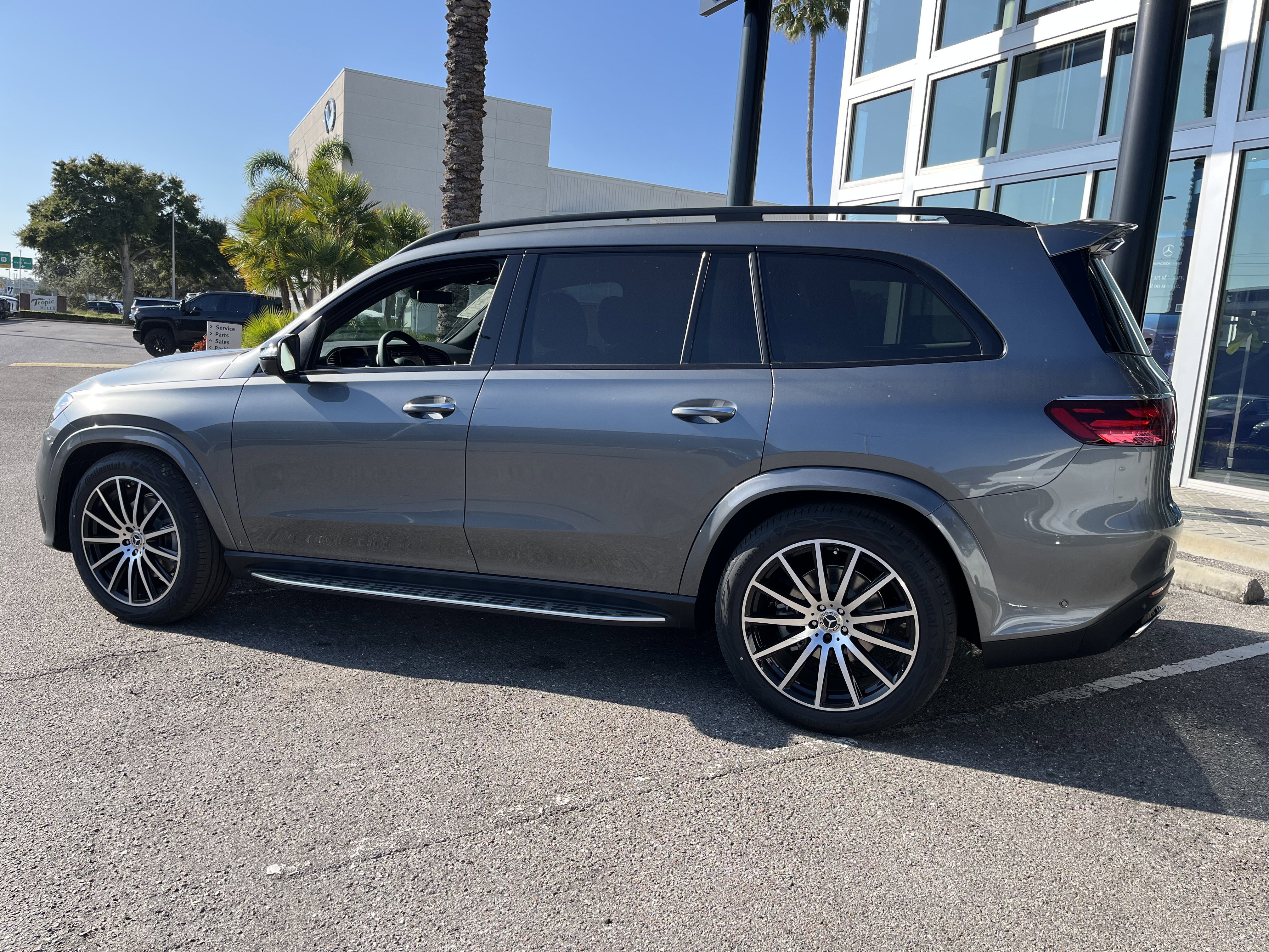 New 2026 SELENITE GREY Mercedes-Benz GLS 450 image 4