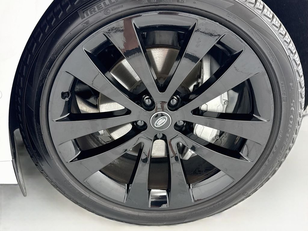 Certified Used 2025 Fuji White Land Rover Dynamic SE image 29