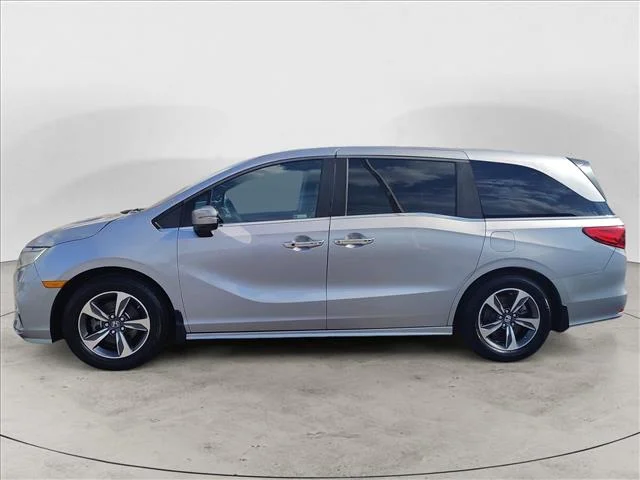 Used 2018 Silver Honda TOURING AUTO image 2