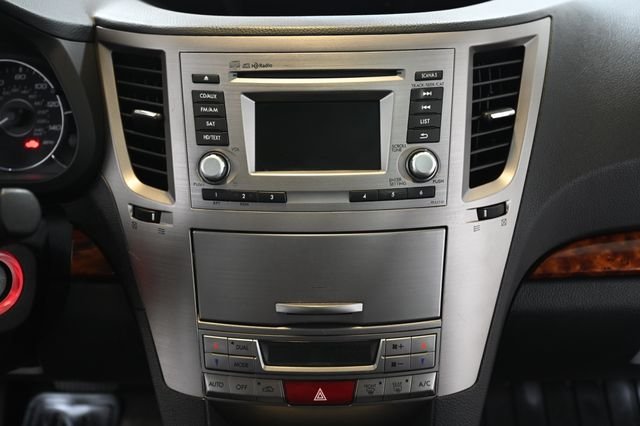Used 2012 Silver Subaru 2.5i image 5