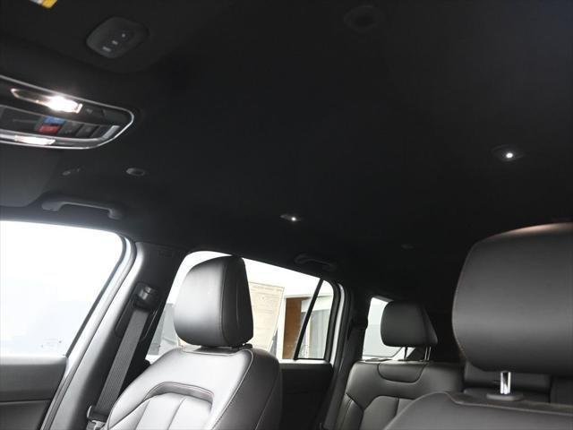 New 2026 Bright White Clear-Coat Exterior Paint Jeep Limited image 28