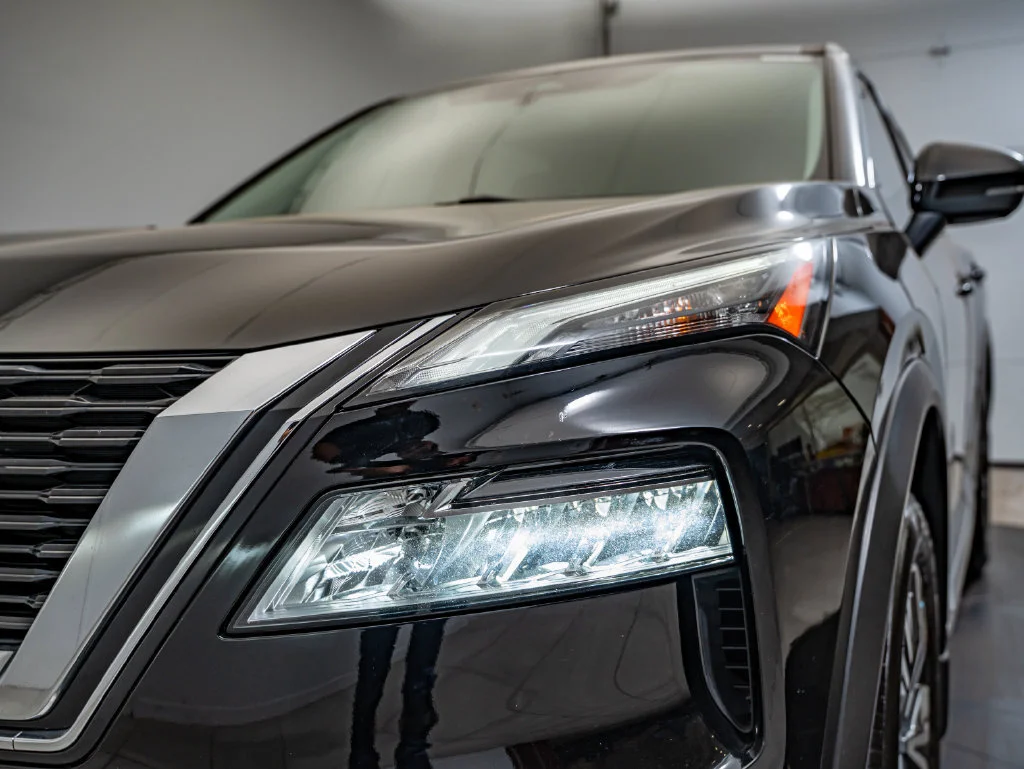 Used 2021 Super Black Nissan SV image 11