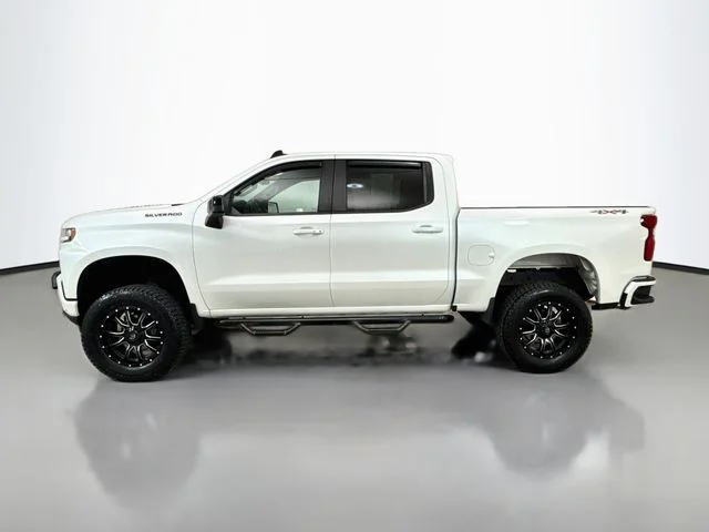 Used 2019 Beige Chevrolet RST image 4