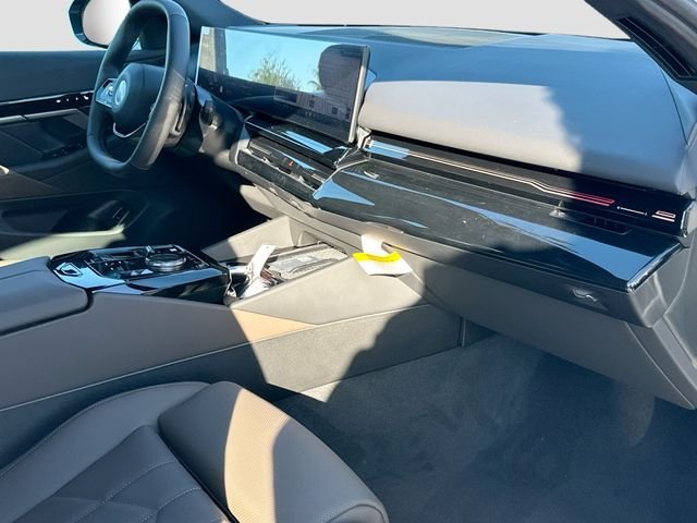 New 2026 White BMW 530i image 24