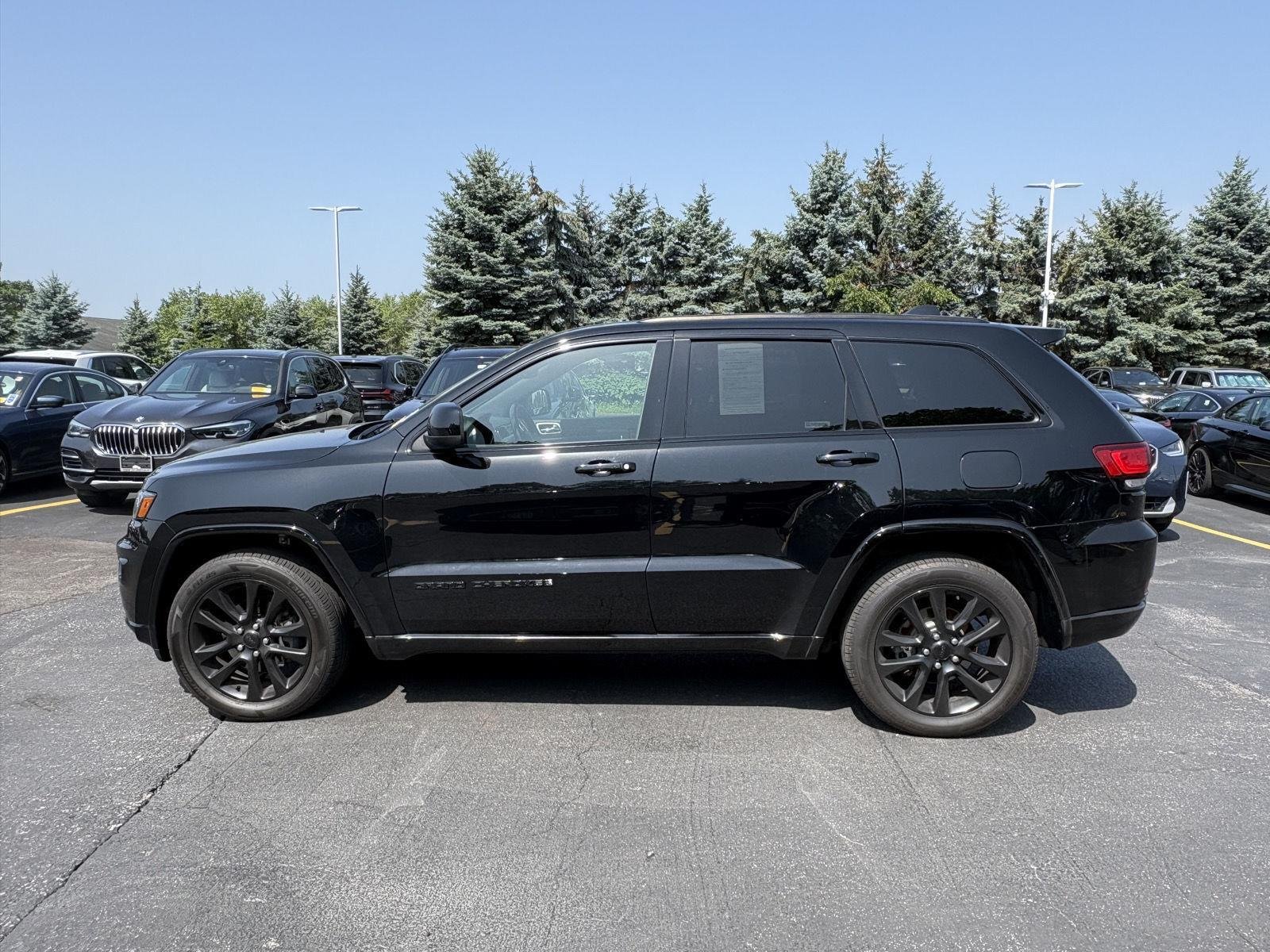 Used 2020 Diamond Black Crystal Pearlcoat Jeep Altitude image 6