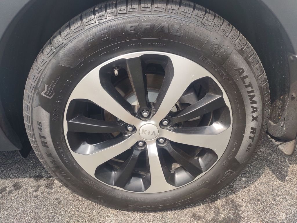 Used 2016 White Kia EX image 10