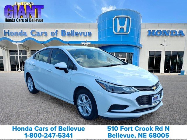 Used 2018 Summit White Chevrolet LT image 3