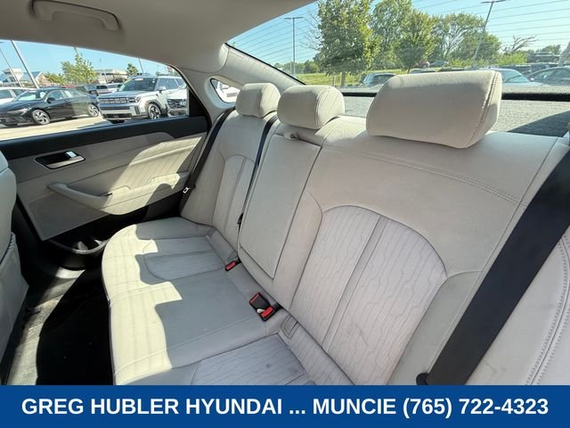 Used 2019 Silver Hyundai SE image 17