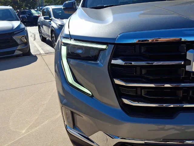 Used 2026 Silver GMC Elevation image 9