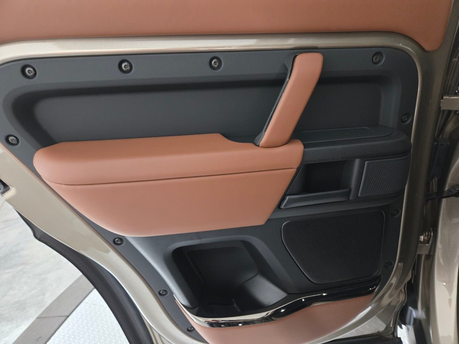 2026 Land Rover Defender OCTA - Photo 21