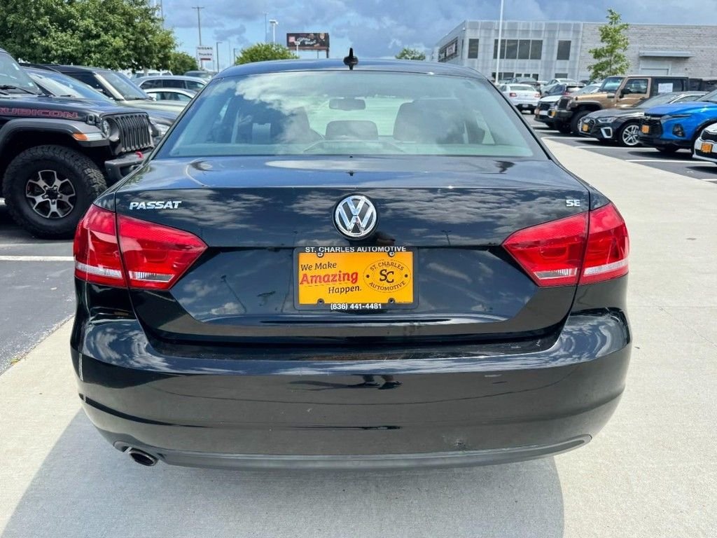 Used 2013 Black Volkswagen 2.5 SE image 4
