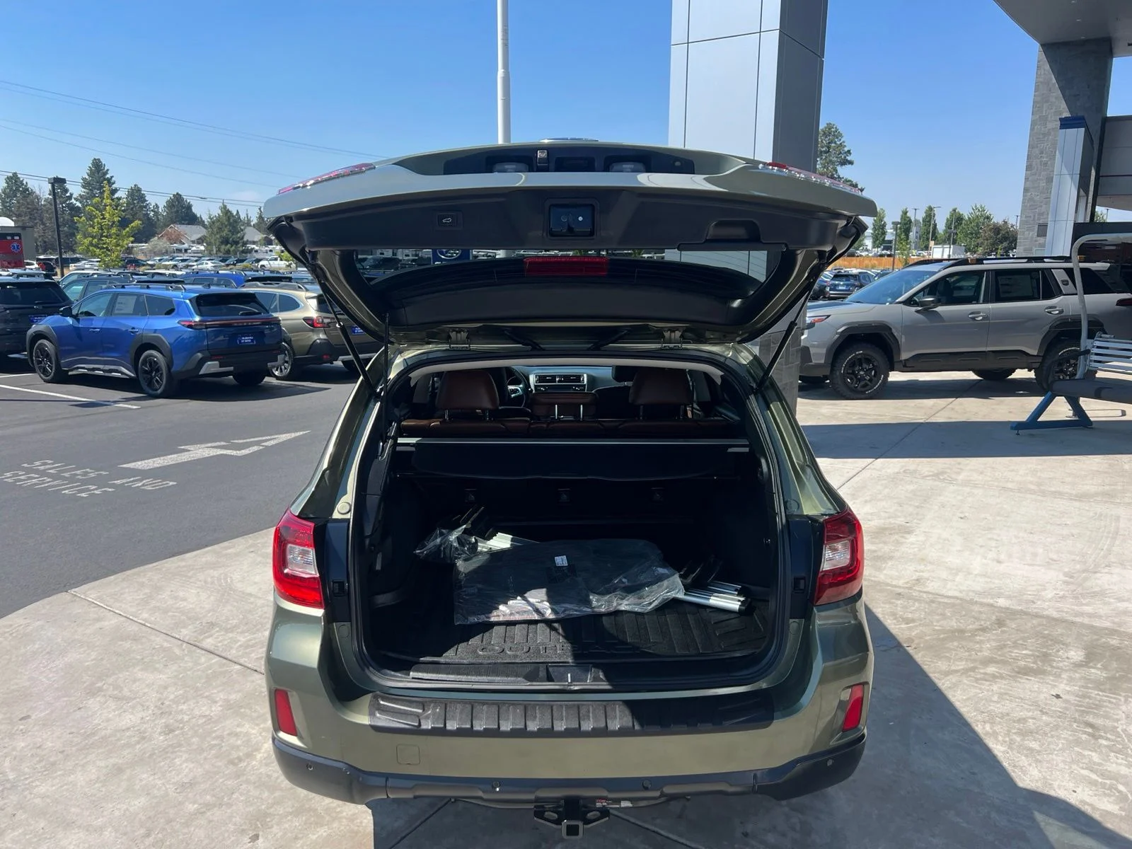Used 2017 Green Metallic Subaru 3.6R image 13