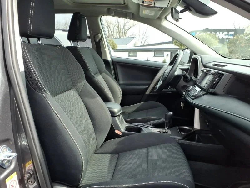 Used 2018 Gray Toyota XLE Sport Utility 4D image 13