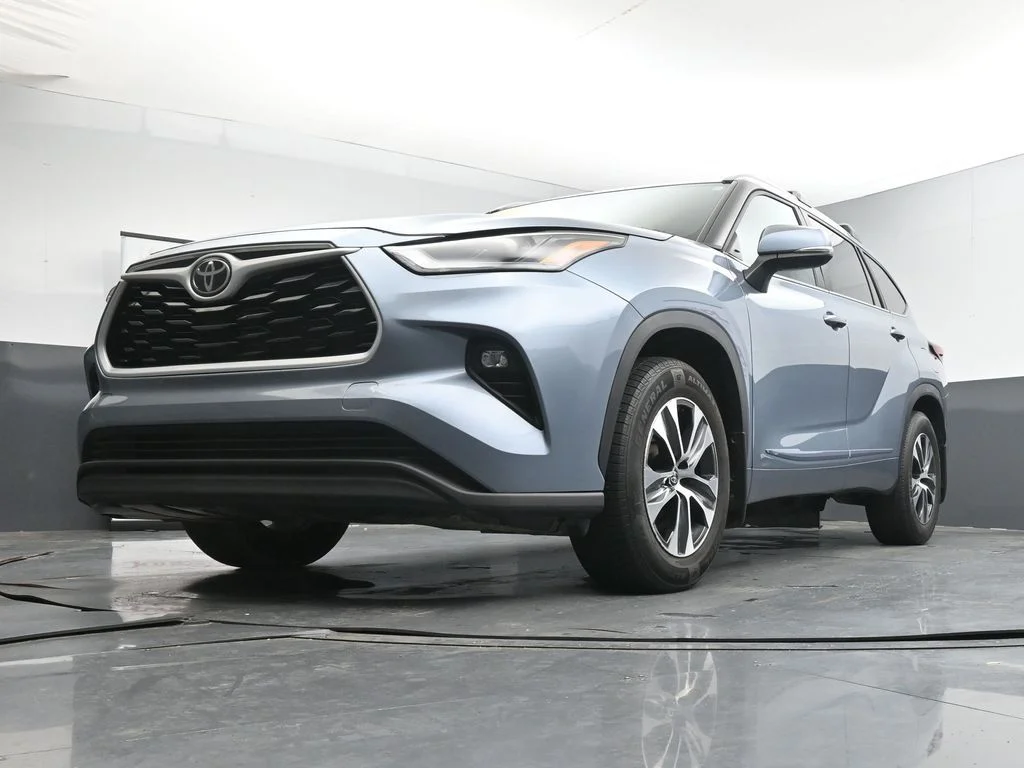 Used 2023  Toyota XLE image 38