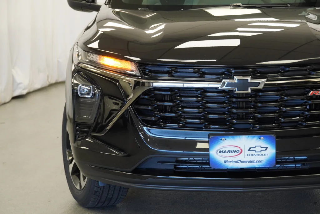 New 2026 Mosaic Black Metallic Chevrolet 1RS image 10