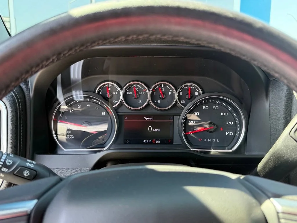 Used 2020 SUMMIT WHITE Chevrolet LT image 22