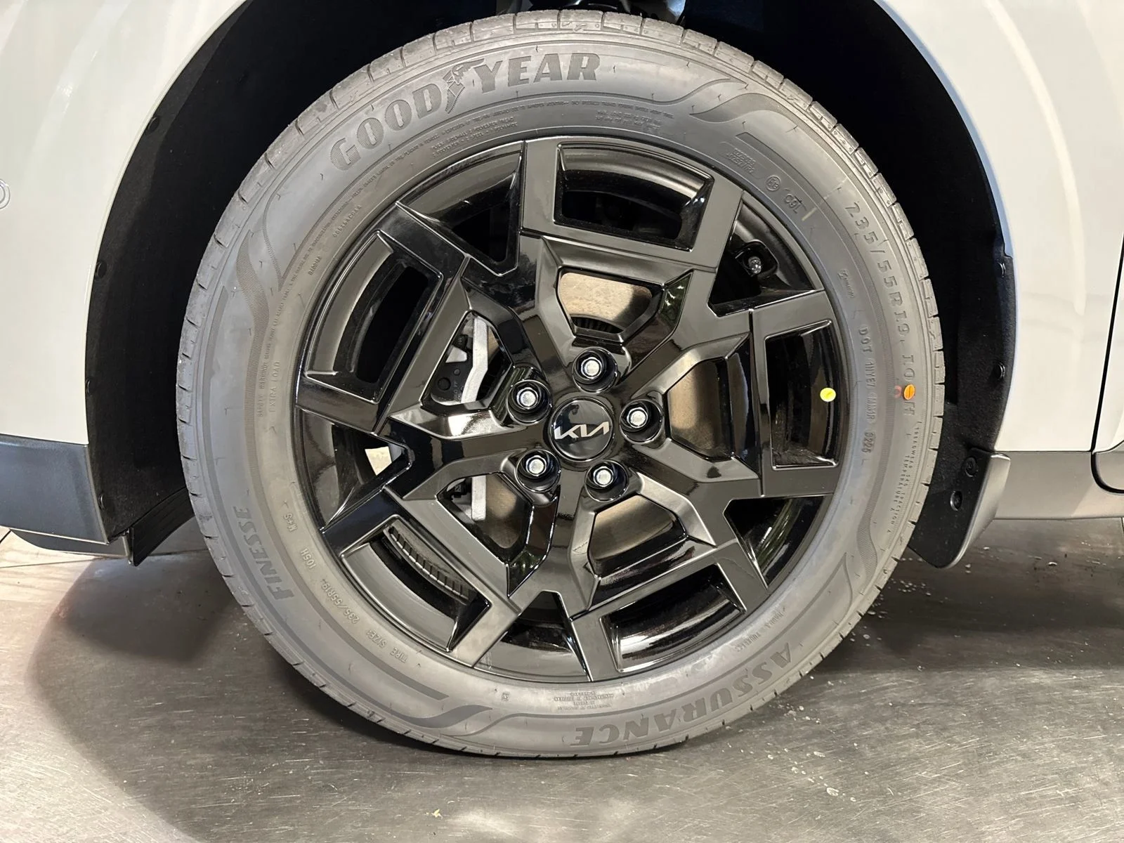New 2026 Ceramic White Kia SX Prestige image 2