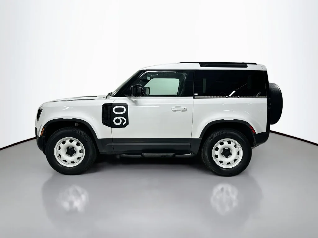 Used 2024 Fuji White Land Rover S image 2