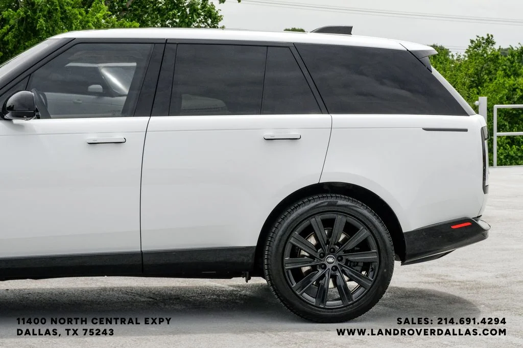 Certified Used 2023 Fuji White Land Rover SE image 11