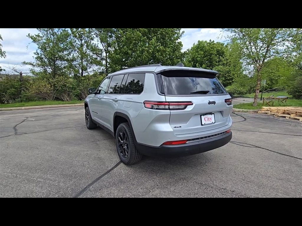 New 2026 Silver Zynith Exterior Paint Jeep Laredo image 6