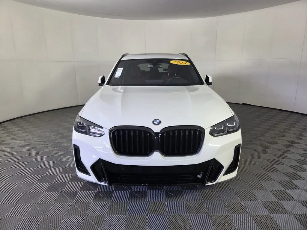 Used 2024 Alpine White BMW sDrive30i image 3