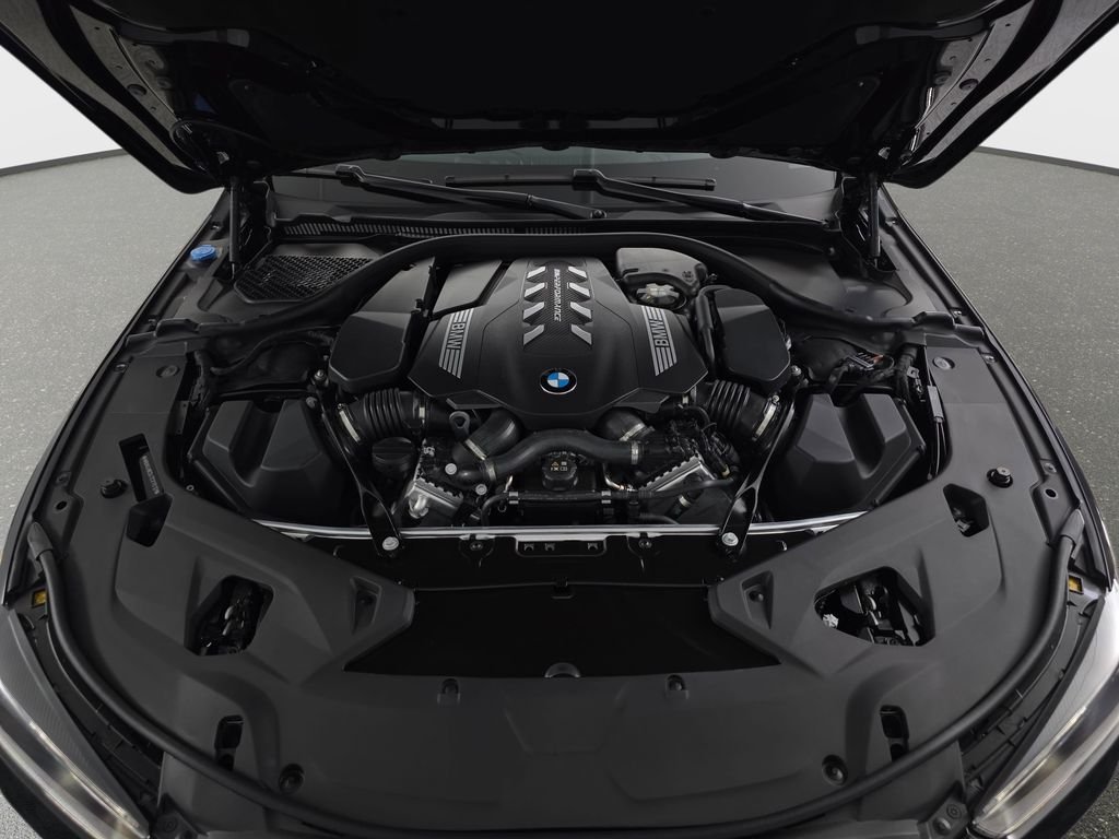 2026 BMW 8 Series M850i - Photo 30