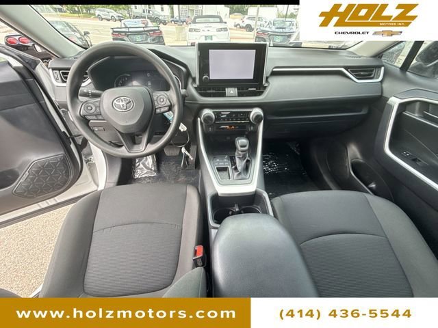 Used 2025 White Toyota LE image 18