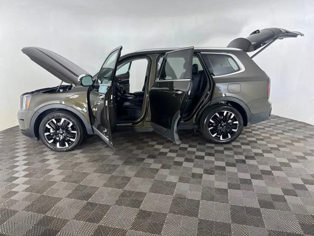 Used 2024 Green Kia SX-Prestige image 11