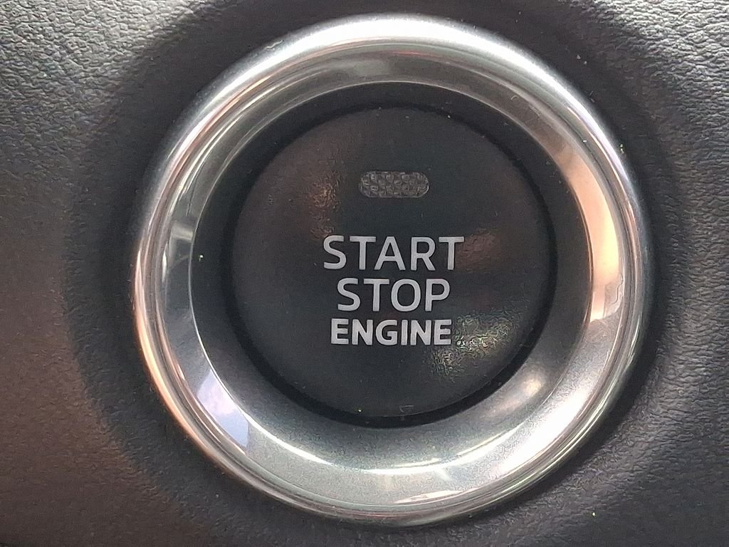Used 2018 White Mazda Touring image 22