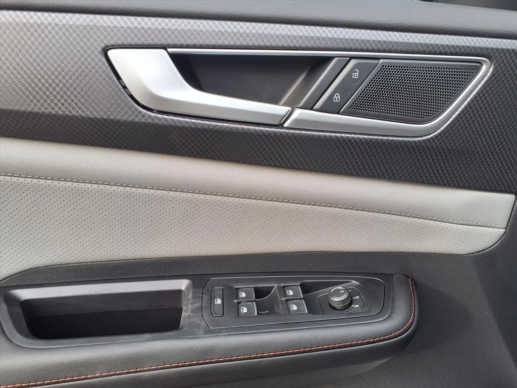 New 2026 Opal White Pearl Volkswagen 2.0T Peak Edition image 13