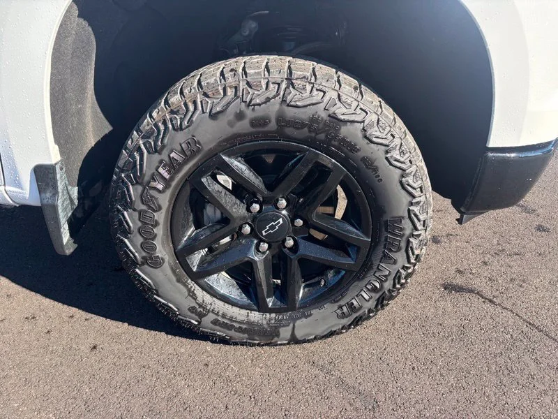 Used 2025 White Chevrolet Custom Trail Boss image 16