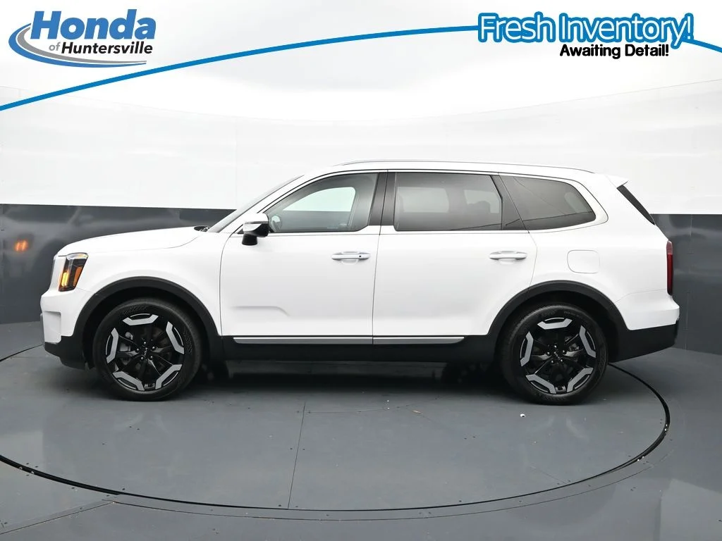 Used 2025 White Pearl Kia S image 6