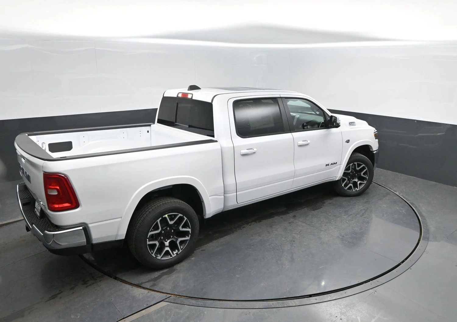 New 2026 Ivory White Tri-Coat Pearl-Coat Exterior Paint RAM Laramie image 43