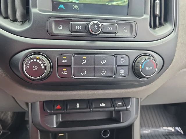 Used 2017 White GMC Base image 24