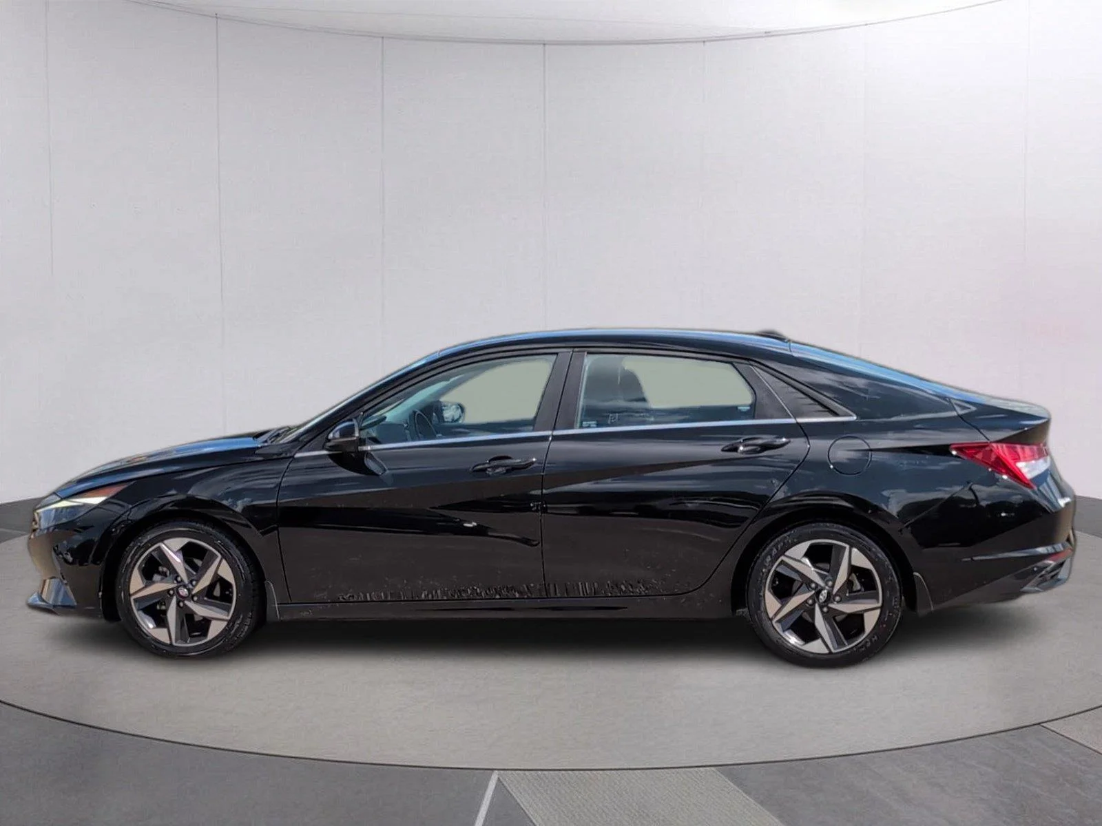 Used 2023 Phantom Black Hyundai Limited image 2